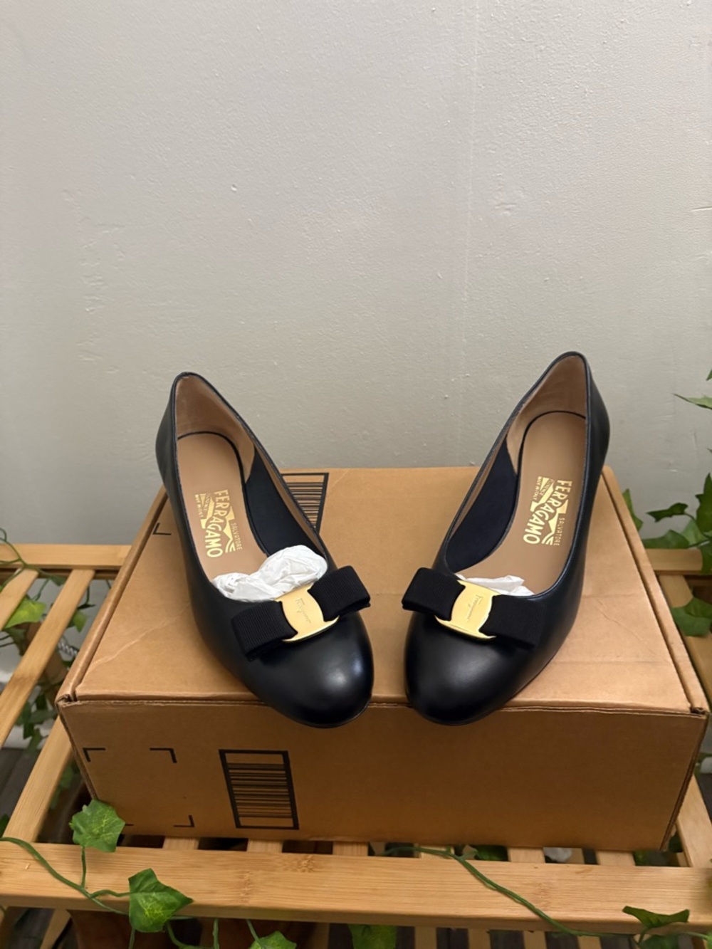 Salvatore Ferragamo Black Leather Bow Ballet Flats with Gold Hardware - Picture 7 of 8